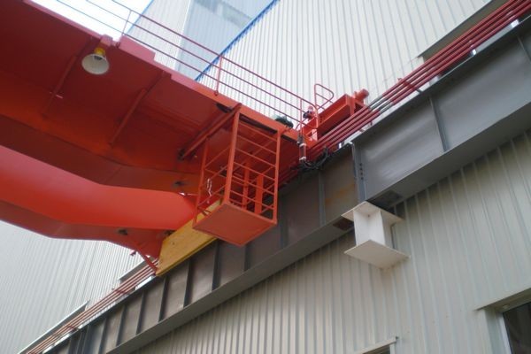 起重機要如何配置安全滑觸線，需要注意哪些